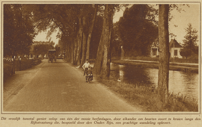 872267 Gezicht over de Rijksstraatweg te Oudenrijn, met rechts de Leidsche Rijn.